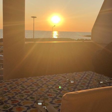 Sigis House - Independent Apartment Sea View フィウミチーノ エクステリア 写真