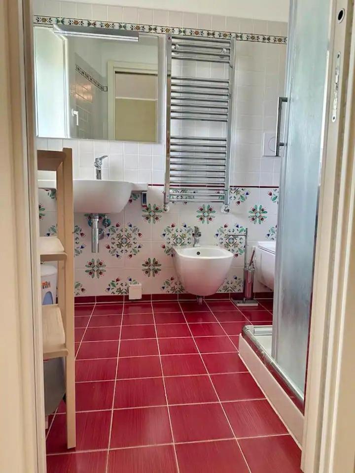 Sigis House - Independent Apartment Sea View フィウミチーノ エクステリア 写真
