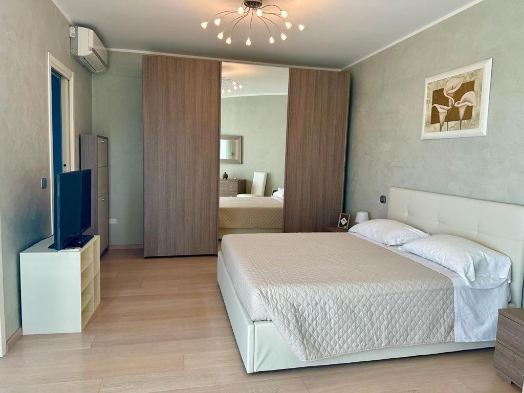 Sigis House - Independent Apartment Sea View フィウミチーノ エクステリア 写真